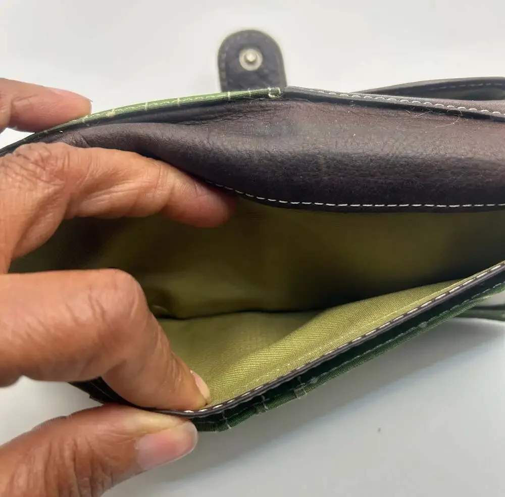 Fossil Vintage Bifold Leather Wallet with Green Accent Lining